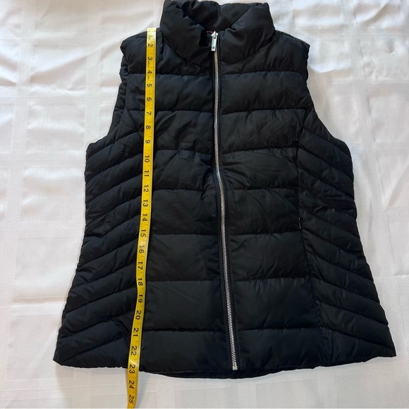 Tommy Hilfiger Women's Black Puffer Vest - Picture 7 of 8